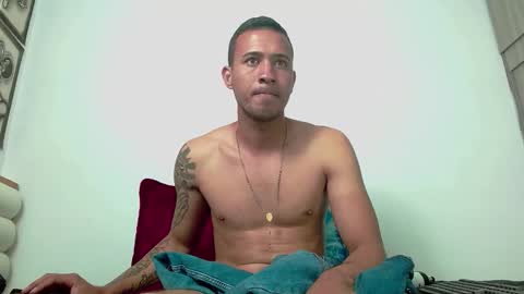 martin_smith20 online show from November 17, 2025, 11:21 pm