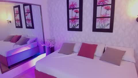 Snapshot of martina_adams chatting on December 4, 2025, 12:14 pm mari online show from December 4, 2025, 12:14 pm