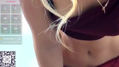 Snapshot of martina_isseee chatting on November 19, 2025, 1:22 pm Martina online show from November 19, 2025, 1:22 pm