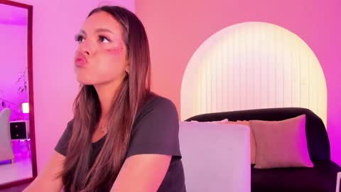 Nina online show from June 4, 2026, 8:37 pm