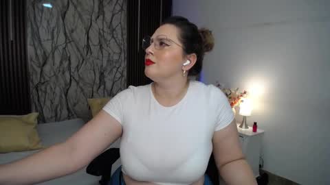 Snapshot of martinaguzmann chatting on February 14, 2025, 3:54 am Martina online show from February 14, 2025, 3:54 am