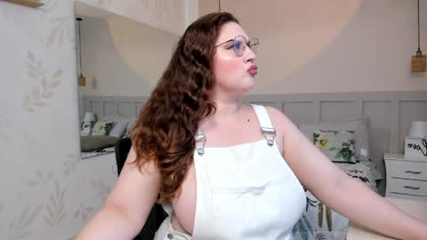 Snapshot of martinaguzmann chatting on April 27, 2026, 2:31 am Martina online show from April 27, 2026, 2:31 am