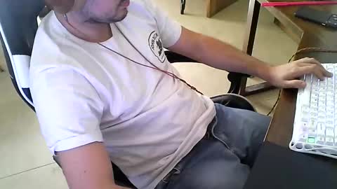 Snapshot of martingillesg chatting on April 23, 2026, 4:31 pm martingillesg online show from April 23, 2026, 4:31 pm