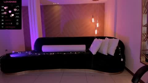 Snapshot of martinnabonnet chatting on December 16, 2024, 1:32 pm Martinna Bonnet online show from December 16, 2024, 1:32 pm