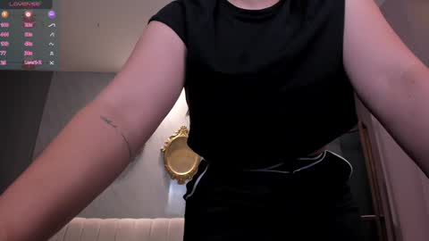 Snapshot of martinnabonnet chatting on December 28, 2024, 10:25 am Martinna Bonnet online show from December 28, 2024, 10:25 am