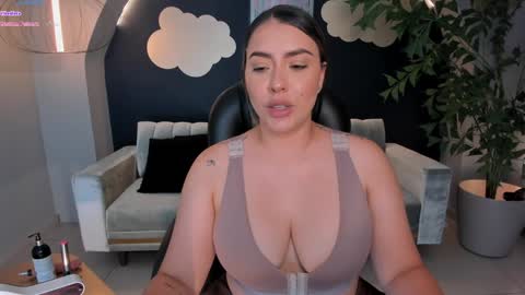 Snapshot of martinnabonnet chatting on February 8, 2025, 4:36 pm Martinna Bonnet online show from February 8, 2025, 4:36 pm