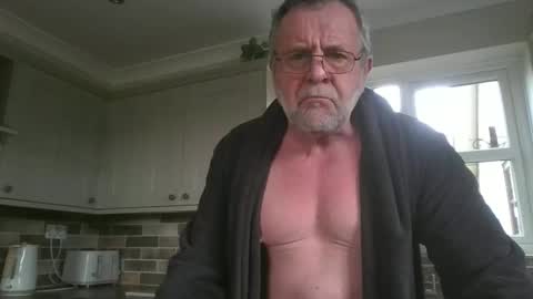 martinrgbxxxx online show from February 21, 2026, 10:05 am