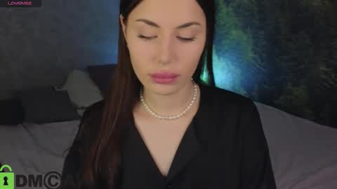 Mary  GMT 3 Mon Tue Wed Thu Fri 0300am - 0900am online show from December 15, 2025, 1:10 am