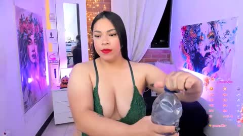 Snapshot of mary_bruss chatting on December 4, 2025, 2:10 am online show from December 4, 2025, 2:10 am