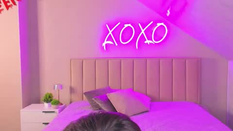 Eva online show from November 14, 2025, 9:57 pm