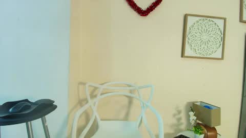 mary_cute9 online show from April 8, 2026, 12:16 pm