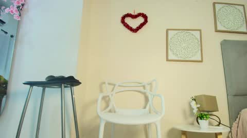 mary_cute9 online show from April 9, 2026, 12:32 pm