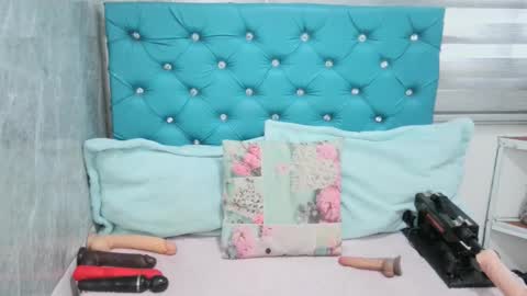  Mary Moon  online show from February 8, 2025, 2:05 pm