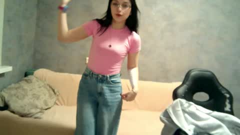 Stephie online show from November 28, 2025, 8:11 pm