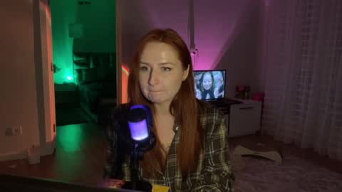 SirenVictoria online show from May 13, 2026, 8:06 pm