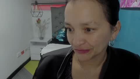 Snapshot of marylinmilf chatting on December 4, 2024, 8:18 pm Marylin online show from December 4, 2024, 8:18 pm