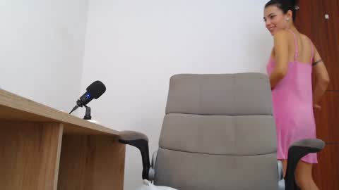 3 online show from January 31, 2025, 2:49 pm