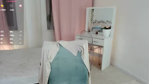 Snapshot of marywaddell chatting on February 24, 2025, 1:02 am Mary online show from February 24, 2025, 1:02 am