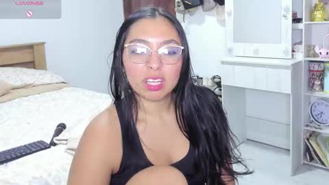 Snapshot of marywhitee__ chatting on February 12, 2026, 3:34 am Mary online show from February 12, 2026, 3:34 am