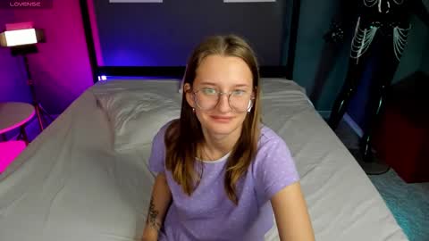 maryyy_may online show from October 4, 2025, 7:50 am