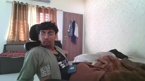 Mask Boy online show from December 4, 2025, 4:00 am