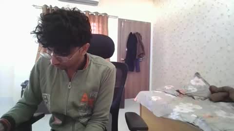 Mask Boy online show from December 15, 2025, 5:44 am