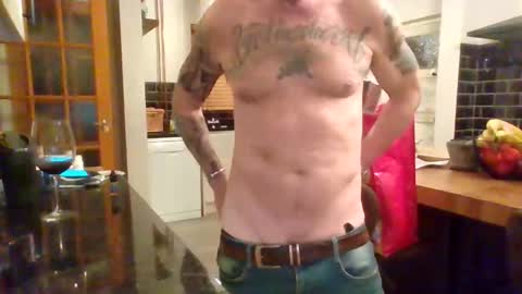 Masked Masturbation Couple online show from December 16, 2025, 11:21 pm