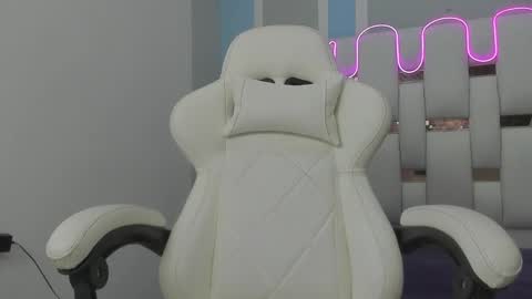 Scarlet  online show from December 18, 2025, 7:20 pm