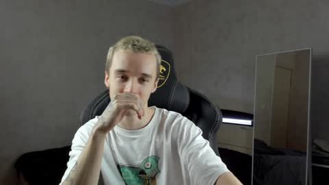 Snapshot of mason_warhol chatting on December 13, 2024, 6:59 pm Mason online show from December 13, 2024, 6:59 pm