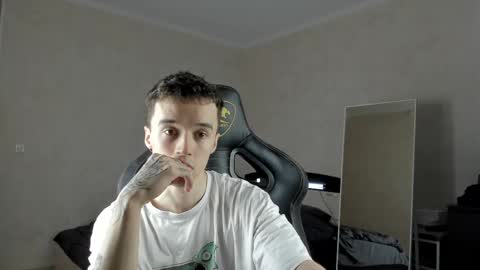 Snapshot of mason_warhol chatting on March 4, 2025, 3:44 am Mason online show from March 4, 2025, 3:44 am