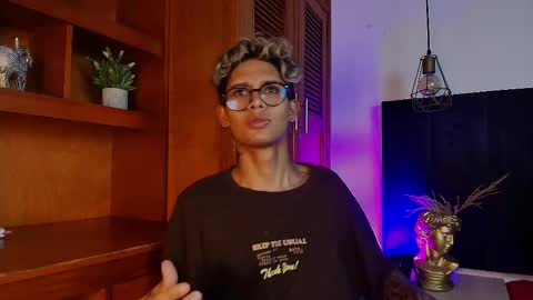   online show from October 2, 2025, 5:03 am