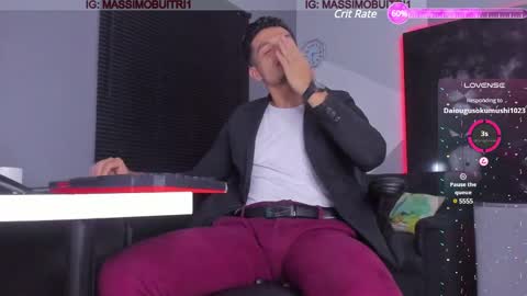 I am Massimo online show from February 17, 2025, 11:42 pm