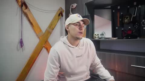 massimo_vidal online show from September 19, 2025, 12:39 pm