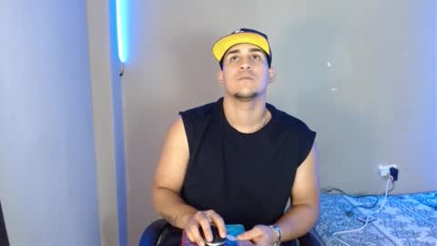 massimo_vidal online show from November 25, 2025, 7:47 pm