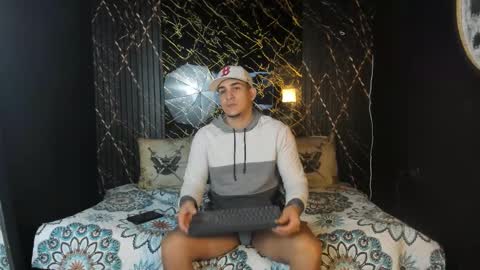 massimo_vidal online show from February 24, 2026, 1:09 pm