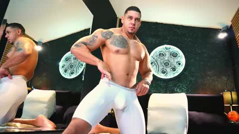 massimowalton2 online show from December 1, 2025, 2:33 pm