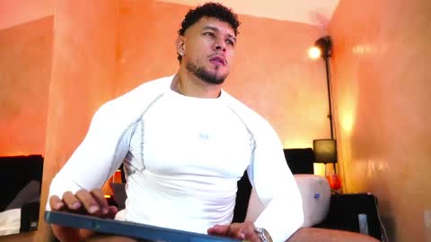massimowalton2 online show from May 24, 2026, 2:05 am