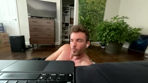 Snapshot of master_louie chatting on December 14, 2024, 7:46 pm muskyjockdick online show from December 14, 2024, 7:46 pm
