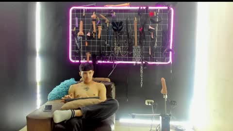 Axel And Melany online show from May 27, 2026, 1:52 pm