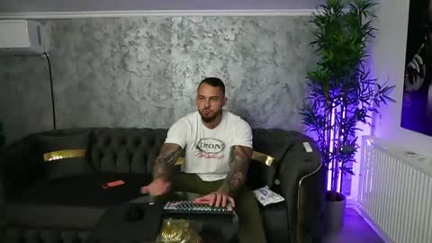 Snapshot of masterkingmuscle chatting on April 30, 2026, 9:08 pm masterkingmuscle online show from April 30, 2026, 9:08 pm