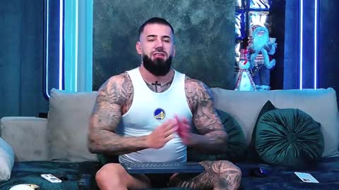 Snapshot of masterkingofmuscle chatting on December 9, 2024, 8:11 am masterkingofmuscle online show from December 9, 2024, 8:11 am