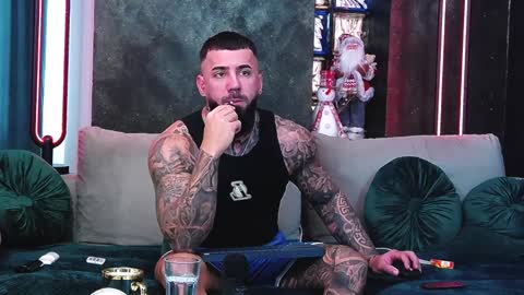 Snapshot of masterkingofmuscle chatting on December 30, 2024, 8:43 am masterkingofmuscle online show from December 30, 2024, 8:43 am