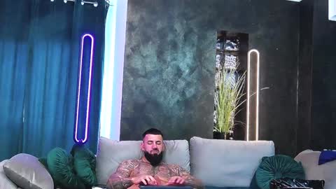 Snapshot of masterkingofmuscle chatting on January 8, 2025, 12:26 pm masterkingofmuscle online show from January 8, 2025, 12:26 pm
