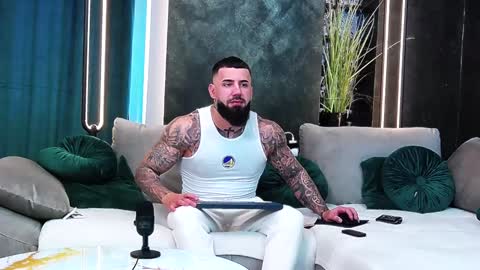 Snapshot of masterkingofmuscle chatting on January 20, 2025, 1:42 pm masterkingofmuscle online show from January 20, 2025, 1:42 pm