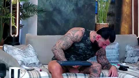 masterkingofmuscle online show from November 18, 2025, 7:35 am