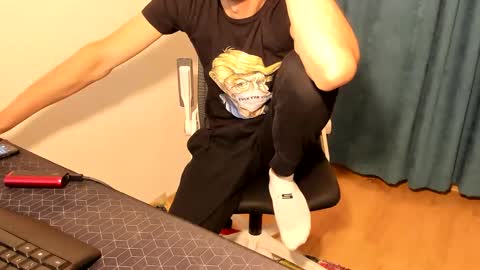 Snapshot of mastermiko chatting on December 22, 2024, 1:33 pm Silly Rabbit online show from December 22, 2024, 1:33 pm