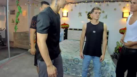 Snapshot of masters_sexx chatting on December 17, 2025, 11:27 am Team Cris Darwin- Fernando- Stiven- David online show from December 17, 2025, 11:27 am