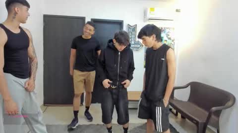 Snapshot of masters_sexx chatting on February 4, 2026, 11:27 am Team Cris Darwin- Fernando- Stiven- David online show from February 4, 2026, 11:27 am