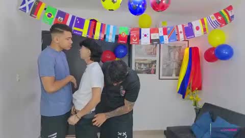 Snapshot of masters_sexx chatting on June 21, 2026, 11:13 am Team Cris Darwin- Fernando- Stiven- David online show from June 21, 2026, 11:13 am
