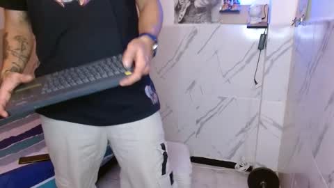 Snapshot of mat_kush chatting on December 3, 2025, 2:41 am Matt online show from December 3, 2025, 2:41 am